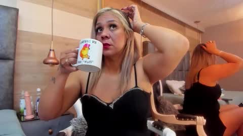 maryhawkey online show from 2, 4, 2026