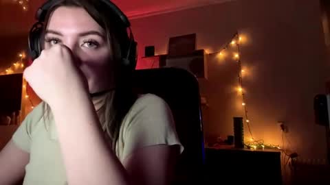 Annie online show from 21, 4, 2026