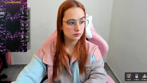 Snapshot of maryluna95 chatting on 4, 1, 2025 Dulce Maria online show from 4, 1, 2025
