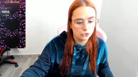 Snapshot of maryluna95 chatting on 6, 1, 2025 Dulce Maria online show from 6, 1, 2025