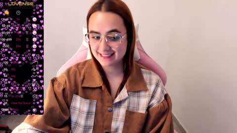 Snapshot of maryluna95 chatting on 7, 2, 2025 Dulce Maria online show from 7, 2, 2025