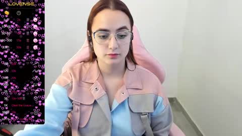 Snapshot of maryluna95 chatting on 17, 2, 2025 Dulce Maria online show from 17, 2, 2025