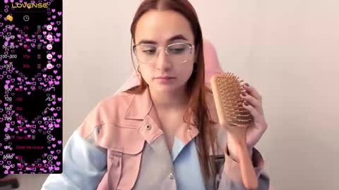 Snapshot of maryluna95 chatting on 18, 2, 2025 Dulce Maria online show from 18, 2, 2025