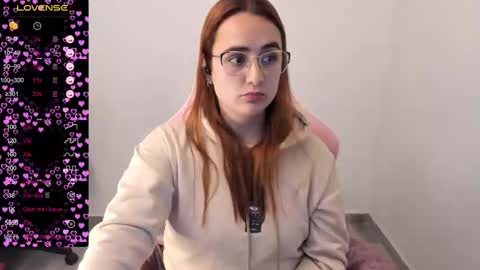 Snapshot of maryluna95 chatting on 4, 3, 2025 Dulce Maria online show from 4, 3, 2025
