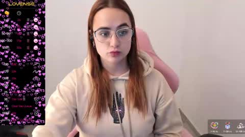Snapshot of maryluna95 chatting on 4, 3, 2025 Dulce Maria online show from 4, 3, 2025