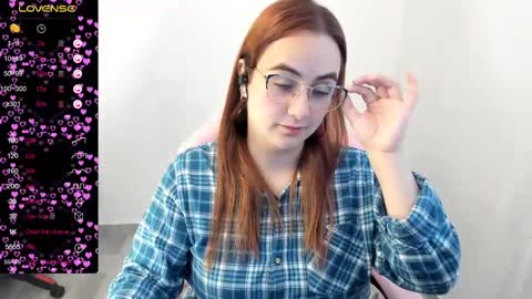 Snapshot of maryluna95 chatting on 4, 3, 2025 Dulce Maria online show from 4, 3, 2025