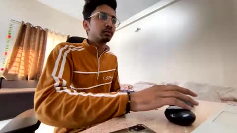 Mask Boy online show from 17, 12, 2024