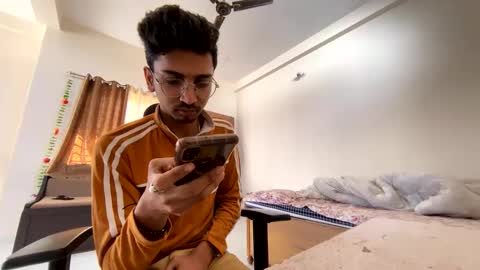 Mask Boy online show from 18, 12, 2024