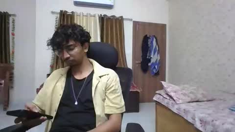 Mask Boy online show from 26, 9, 2025