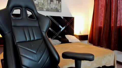 Scarlet  online show from 6, 4, 2026