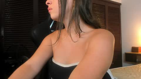 Scarlet  online show from 6, 7, 2026