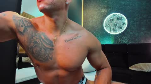 massimowalton2 online show from 10, 1, 2025