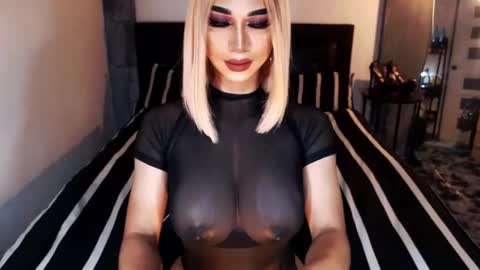 Snapshot of massivecockxmistress chatting on 30, 10, 2025 Aica online show from 30, 10, 2025