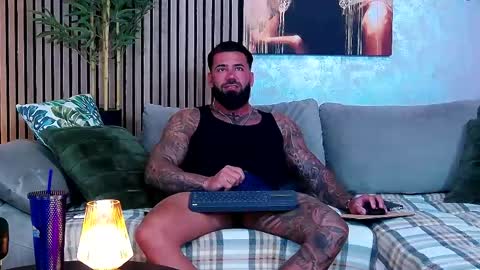 Snapshot of masterkingofmuscle chatting on 4, 5, 2026 masterkingofmuscle online show from 4, 5, 2026