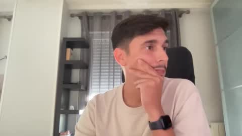 Aaron online show from 26, 9, 2025