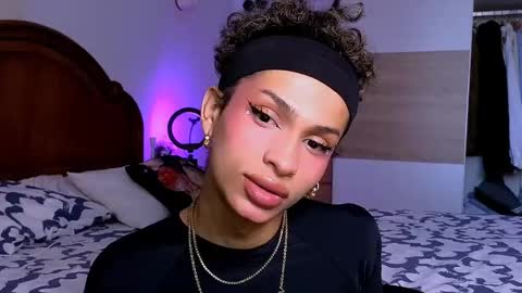 Snapshot of matiu_stonne chatting on 25, 5, 2026 Abby Bella online show from 25, 5, 2026