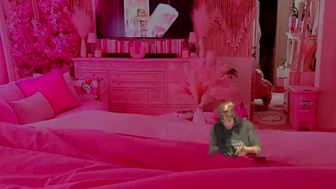 MOLLY MILLS online show from 27, 10, 2025