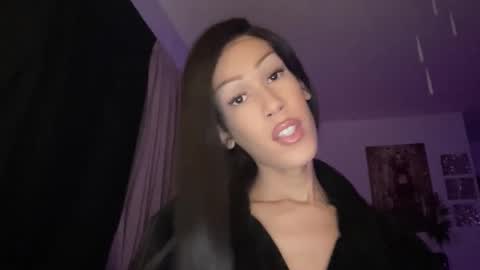 MOLLY MILLS online show from 23, 11, 2025