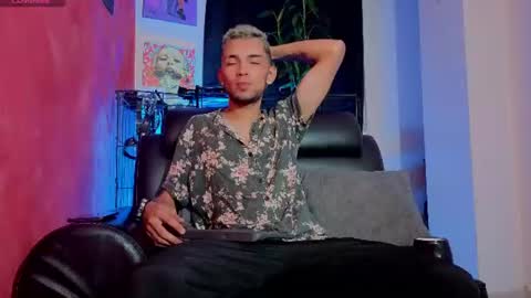 Snapshot of matthewfoxxx chatting on 7, 7, 2026 MATTHEW online show from 7, 7, 2026