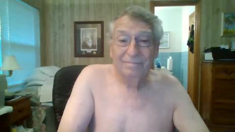 Snapshot of maturecouple1954 chatting on 16, 7, 2026 SXECPL55 at G mail Dot Com online show from 16, 7, 2026