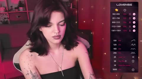 Snapshot of mavis_crystal chatting on 12, 3, 2025 Mavis online show from 12, 3, 2025