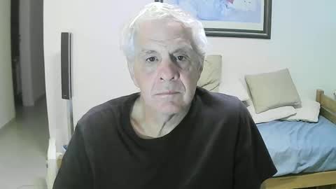 Snapshot of max_2017 chatting on 6, 4, 2026 max_2017 online show from 6, 4, 2026