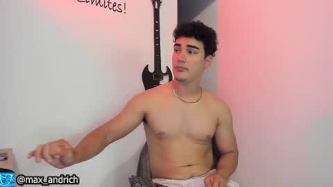 Snapshot of max__andrich chatting on 28, 10, 2025 Max... online show from 28, 10, 2025