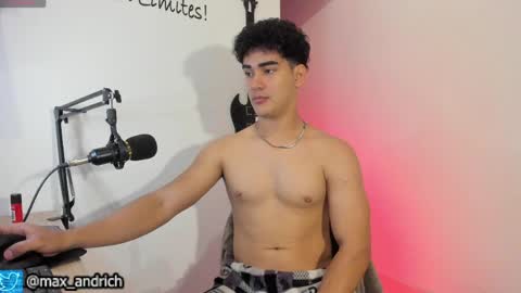 Snapshot of max__andrich chatting on 3, 5, 2026 Max... online show from 3, 5, 2026