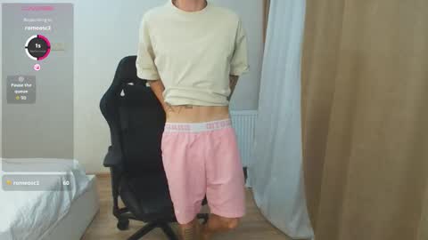 Max Gen with tats 24years  And Ethan without tats 20 years online show from 23, 10, 2025