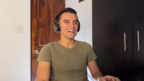 Snapshot of max_lancaster chatting on 4, 12, 2024 Max Lancaster online show from 4, 12, 2024