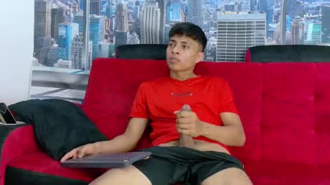 Snapshot of max_latin_ chatting on 5, 2, 2025 max_latin_ online show from 5, 2, 2025