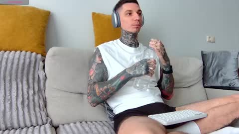    online show from 22, 7, 2026