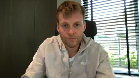 Max take off clothes online show from 7, 10, 2025