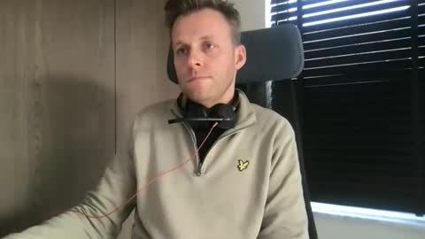 Max take off clothes online show from 2, 12, 2025