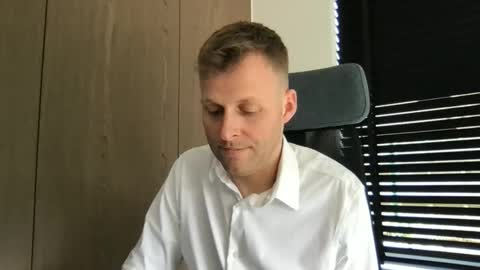 Max take off clothes online show from 12, 3, 2026