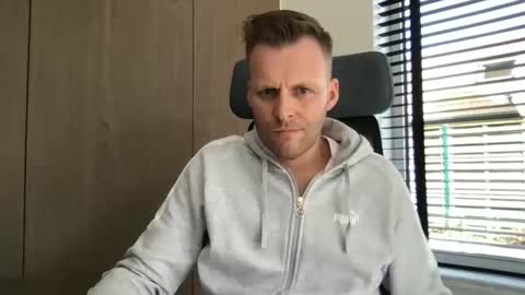 Max take off clothes online show from 16, 3, 2026