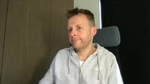 Max take off clothes online show from 30, 3, 2026