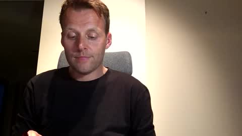 Max take off clothes online show from 16, 4, 2026