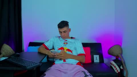 MAX     online show from 15, 12, 2025