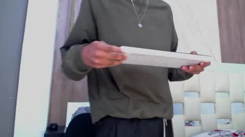 Snapshot of max_willians_ chatting on 1, 10, 2025 max online show from 1, 10, 2025