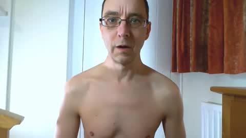 Snapshot of maxdavies chatting on 13, 3, 2026 Max Davies online show from 13, 3, 2026