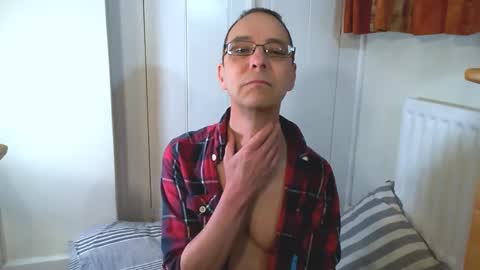 Snapshot of maxdavies chatting on 28, 3, 2026 Max Davies online show from 28, 3, 2026