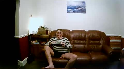 Snapshot of maxi_johnes chatting on 2, 2, 2025 MAX online show from 2, 2, 2025