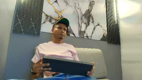 Snapshot of maxi_jones2 chatting on 19, 6, 2026 MAXI online show from 19, 6, 2026