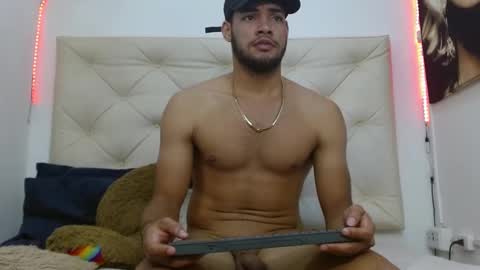 Snapshot of maximiliano_herrera chatting on 7, 1, 2025 Maximiliano Herrera online show from 7, 1, 2025