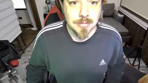 Snapshot of maxredz chatting on 16, 11, 2025 Max online show from 16, 11, 2025