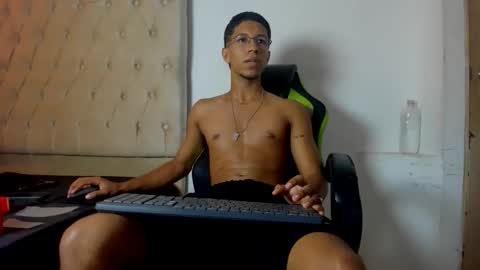 Snapshot of maxvibe420 chatting on 22, 9, 2025 maxvibe420 online show from 22, 9, 2025