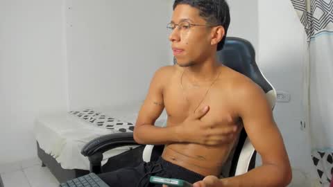 Snapshot of maxvibe420 chatting on 1, 10, 2025 maxvibe420 online show from 1, 10, 2025