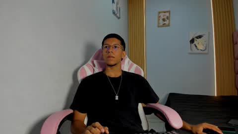 Snapshot of maxvibe420 chatting on 7, 10, 2025 maxvibe420 online show from 7, 10, 2025