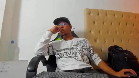 Snapshot of maxvibe420 chatting on 16, 10, 2025 maxvibe420 online show from 16, 10, 2025